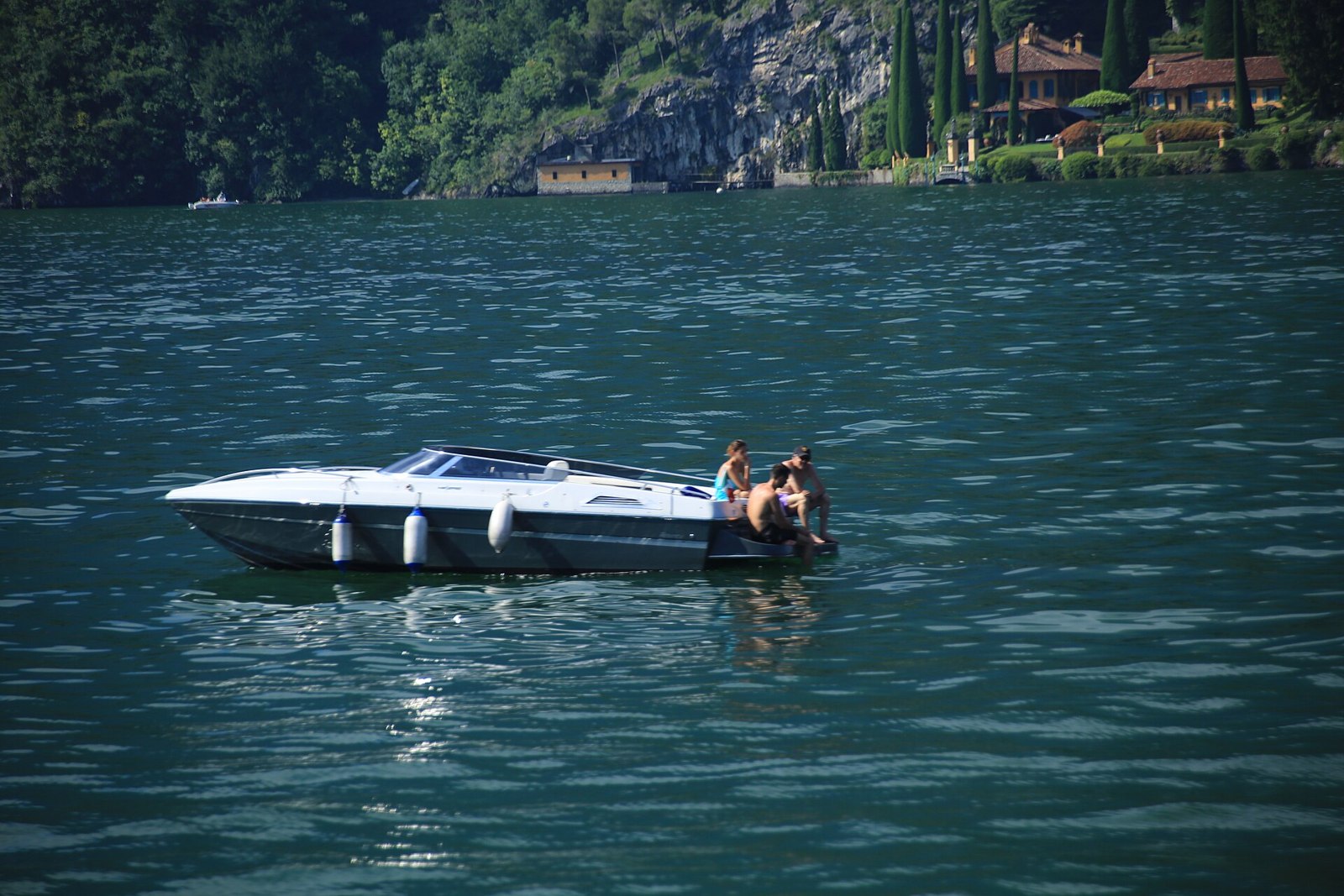 Villa La Cassinella: the secret refuge accessible from the lake
