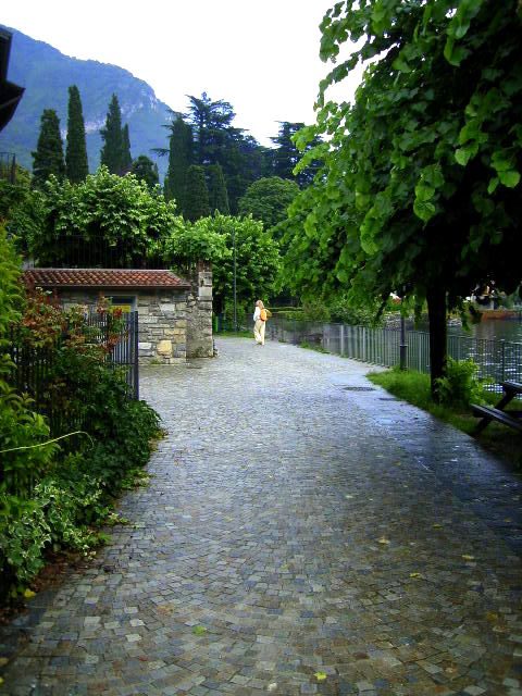 Lierna and Riva Bianca: a beach between history and villas